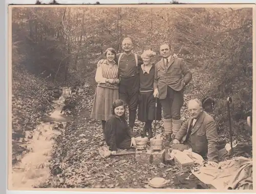 (F30453) Orig. Foto Deister, Picknick am Bach 1928