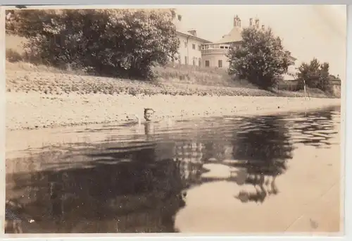 (F30401) Orig. Foto Frau badet in der Elbe bei Schloss Pillnitz 1930