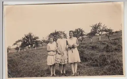 (F30394) Orig. Foto junge Damen im Freien, Landschaft bei Tabarz 1930