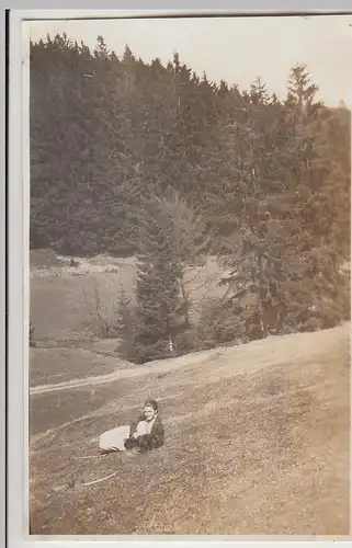 (F30388) Orig. Foto Tabarz, Frau liegt auf der Kreuzwiese 1930