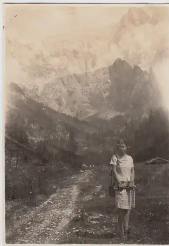 (F30363) Orig. Foto Berchtesgaden, Frau a.d. Scharitzkehlalm 1929