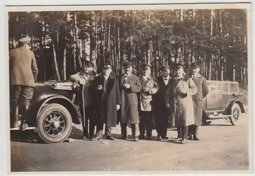 (F30329) Orig. Foto Männer vor Automobilen, Fahrt zur Wartburg 1930