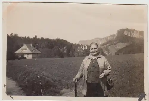 (F30313) Orig. Foto ältere Dame, Spaziergang 1929
