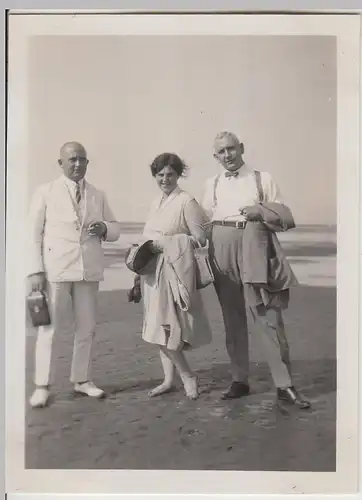 (F30293) Orig. Foto Cuxhaven, Personen am Strand 1930
