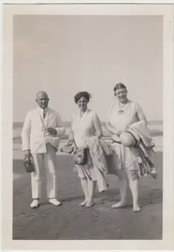 (F30292) Orig. Foto Cuxhaven, Personen am Strand 1930
