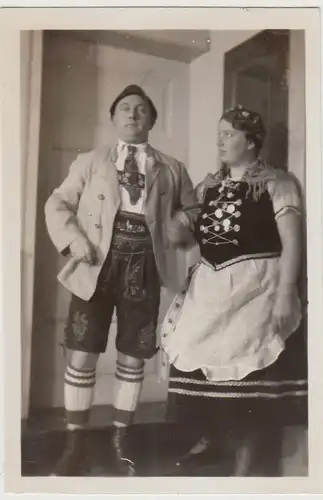 (F30280) Orig. Foto Paar im Kostüm zur Fastnacht 1930