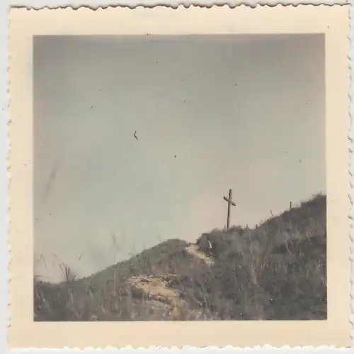 (F30124) Orig. Foto Langeoog, Kreuz auf einer Anhöhe, coloriert 1937