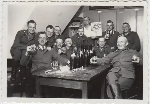 (F3011) Orig. Foto Schießplatz Deep (Mrzezyno), Soldaten feiern a. Stube 1937