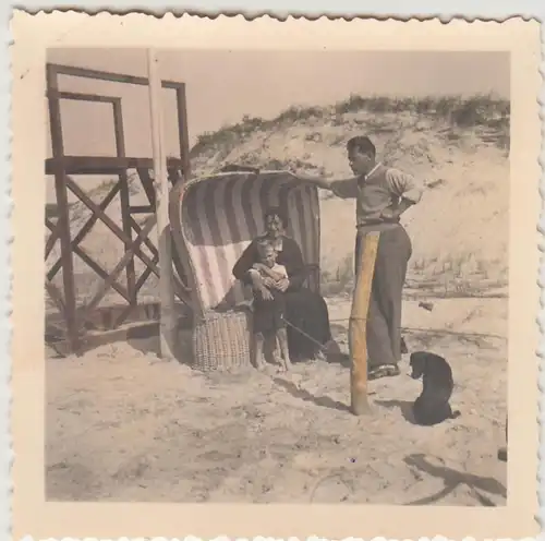 (F30105)  Foto Langeoog, Personen, Strandkorb, Aussichtsplattform coloriert 1937