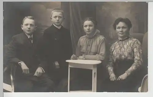 (F30095) AK Kabinettfoto e. Familie, Crimmitschau vor 1945