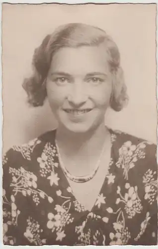 (F30066) Foto AK Porträt junge Frau vor 1945
