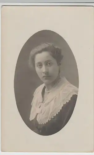 (F30060) Foto AK Porträt junge Frau E. Liebermann, Gotha 1919