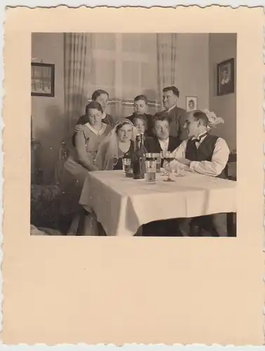 (F30047) Orig. Foto Personen in der Stube, Hochzeit 1937
