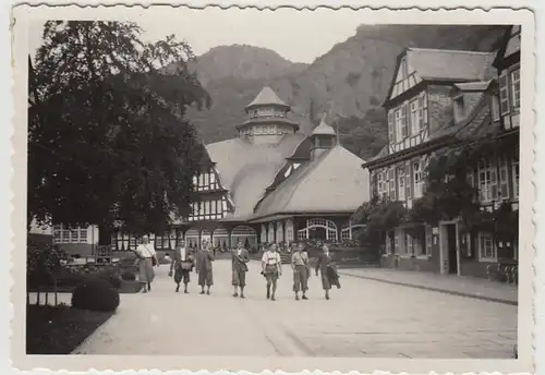 (F29992) Orig. Foto Bad Münster am Stein-Ebernburg, Personen am Kurhaus 1936