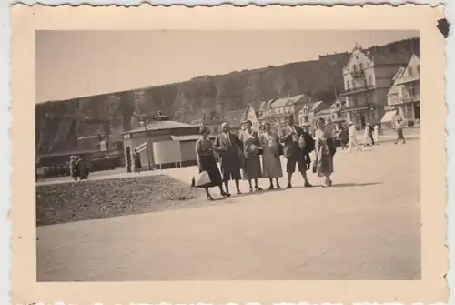 (F29954) Orig. Foto Helgoland, Personen vor dem Zollhaus 1930er