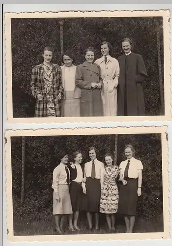 (F29908) 2x Orig. Foto Personen vor einem Maschendrahtzaun 1942