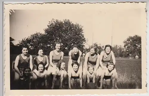 (F29902) Orig. Foto Dortmund, Frauen auf dem Dach der Kronen-Brauerei 1941