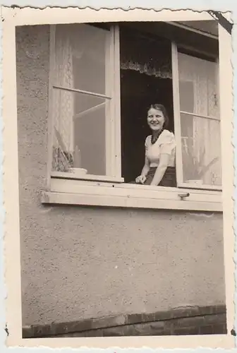 (F29891) Orig. Foto Braunschweig, Frau am Fenster Herzog. Elisabethstr. 24, 1940