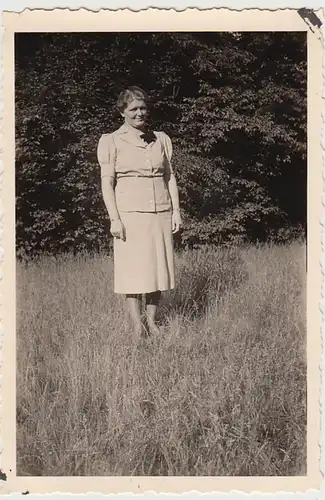 (F29889) Orig. Foto Braunschweig, Frau im Prinzenpark 1940
