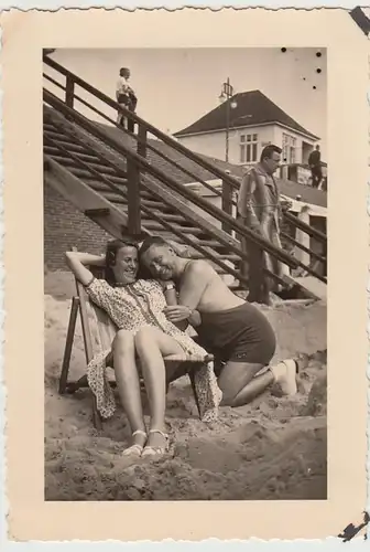 (F29882) Orig. Foto Borkum, Paar im Liegestuhl am Strand 1939