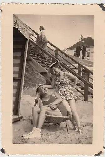 (F29881) Orig. Foto Borkum, Paar im Liegestuhl am Strand 1939