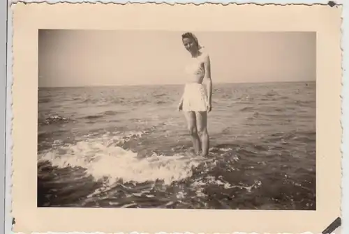 (F29877) Orig. Foto Borkum, Frau im Wasser 1939