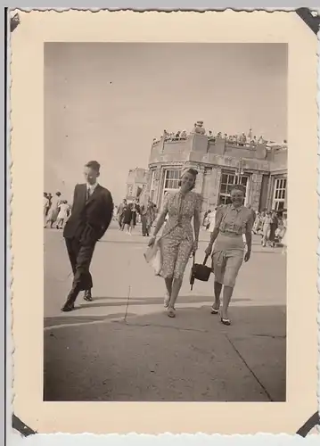 (F29871) Orig. Foto Borkum, Personen auf Strandpromenade 1939