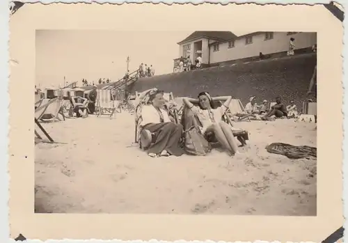 (F29863) Orig. Foto Badegäste am gemauerten Ufer auf Borkum Juli 1939