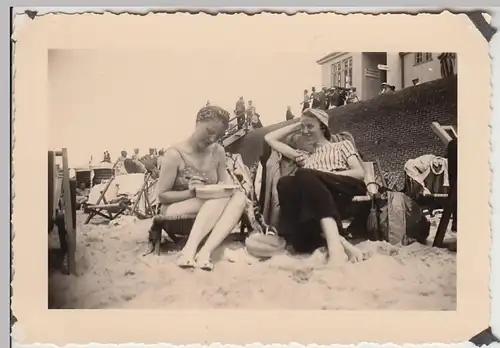 (F29862) Orig. Foto Badegäste am gemauerten Ufer auf Borkum Juli 1939