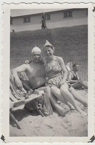 (F29847) Orig. Foto Badegäste am gemauerten Ufer auf Borkum Juli 1939