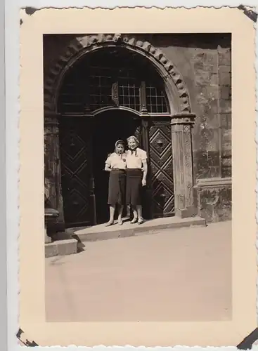 (F29832) Orig. Foto Hameln, Frauen vor dem Museum 11.6.1939