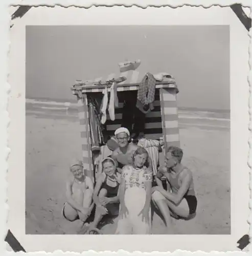 (F29815) Orig. Foto Personen am Strand von Norderney, Sept. 1938