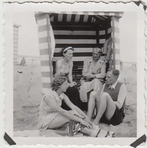 (F29814) Orig. Foto Personen am Strand von Norderney, Sept. 1938