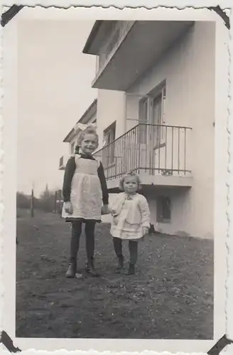 (F29781) Orig. Foto Kinder, Mädchen vor Wohnhaus in Delmenhorst, 1938