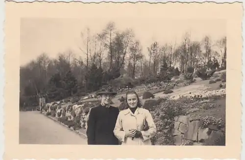 (F29750) Orig. Foto Frauen im Freien in Buer 1941