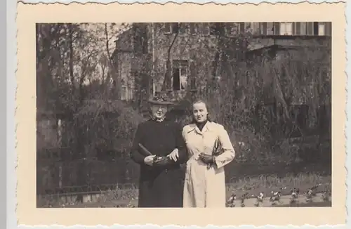 (F29749) Orig. Foto Frauen im Freien in Buer 1941