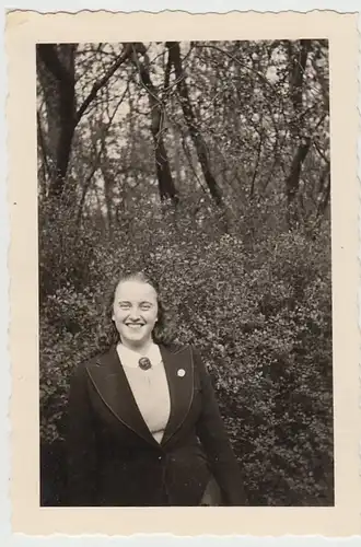 (F29748) Orig. Foto junge Frau Elisabeth aus Buer im Freien 1941