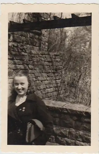 (F29747) Orig. Foto junge Frau Elisabeth aus Buer im Freien 1941