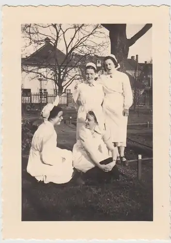 (F29727) Orig. Foto junge Frauen, Krankenschwestern, vermutl. in Buer 1937