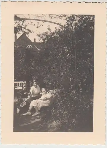 (F29714) Orig. Foto Buer, Frauen im Garten am Wohnhaus Springestraße 35, 1936