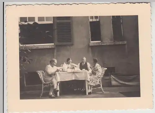 (F29713) Orig. Foto Buer, Personen am Wohnhaus Springestraße 35, 1936