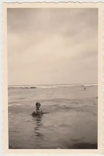 (F29698) Orig. Foto Frau im Wasser, Ostsee Nordsee 1936