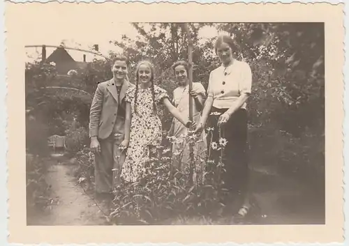 (F29687) Orig. Foto Buer, Personen im Garten Springestraße 35, 1936