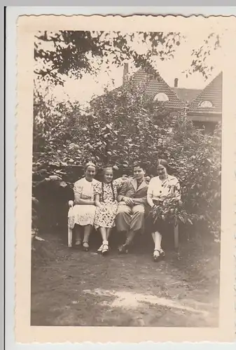 (F29686) Orig. Foto Buer, Personen im Garten Springestraße 35, 1936