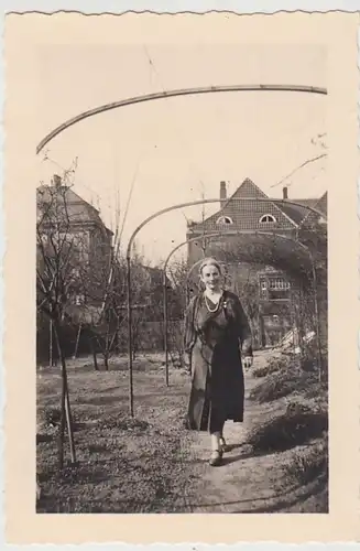 (F29675) Orig. Foto Buer, Frau im Garten Springestraße 35, 1936