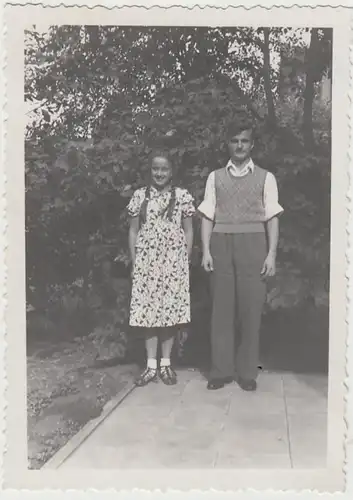 (F29655) Orig. Foto Buer, Mädchen mit Franzose Francois Michon im Garten 1935