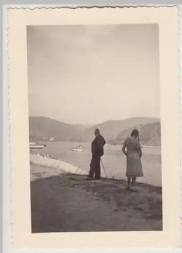 (F29652) Orig. Foto Boppard, Mann und Mädchen auf Rheinpromenade 1935