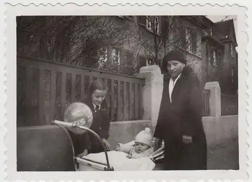 (F29633) Orig. Foto Buer, Erna Gumert mit Sohn Karl-Heinz im Kinderwagen 1935