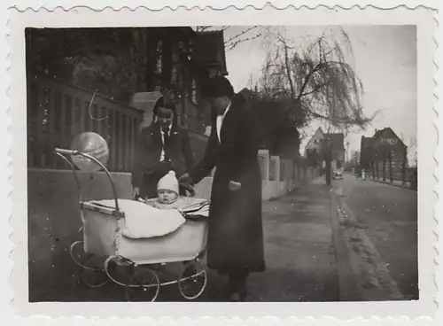 (F29631) Orig. Foto Buer, Erna Gumert mit Sohn Karl-Heinz im Kinderwagen 1935