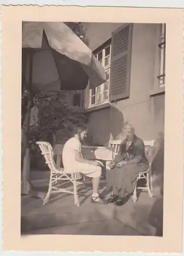 (F29621) Orig. Foto Personen am Wohnhaus in Buer, Springestraße 35,  1935